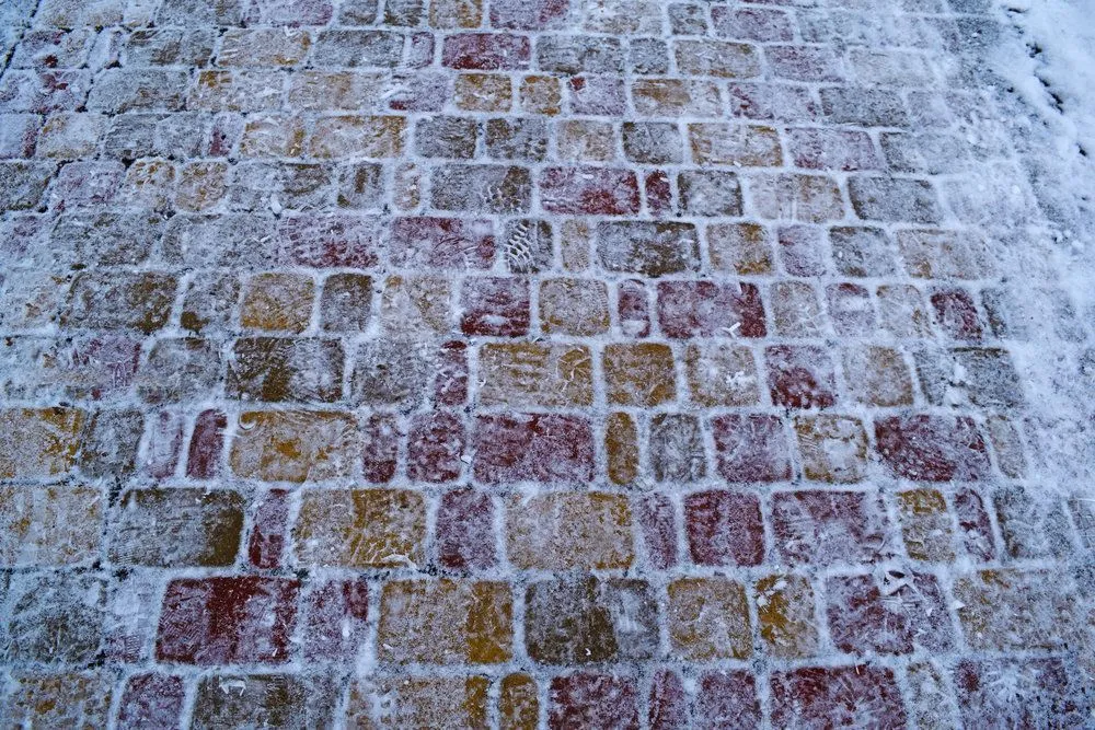 уход за тротуарной плиткой зимой